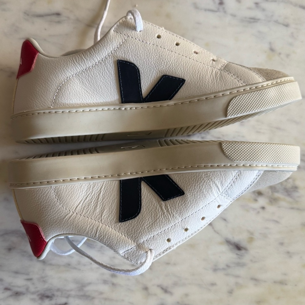 NWOT Kids' Veja Esplar Sneakers - Size 5 Big Kid (36) - Picture 9 of 10